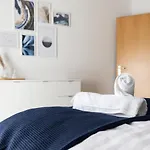 Arena In Der Naehe - Tiefgarage - Balkon - Kueche - Smart Tv