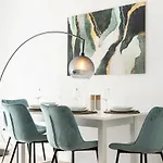 Arena In Der Naehe - Tiefgarage - Balkon - Kueche - Smart Tv